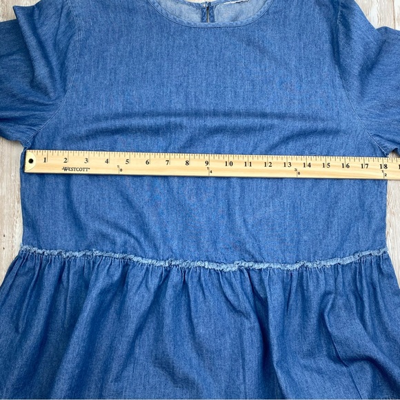 🌺$5  
Universal Thread Chambray Peplum Long Sleeve Top- S - Picture 4 of 12